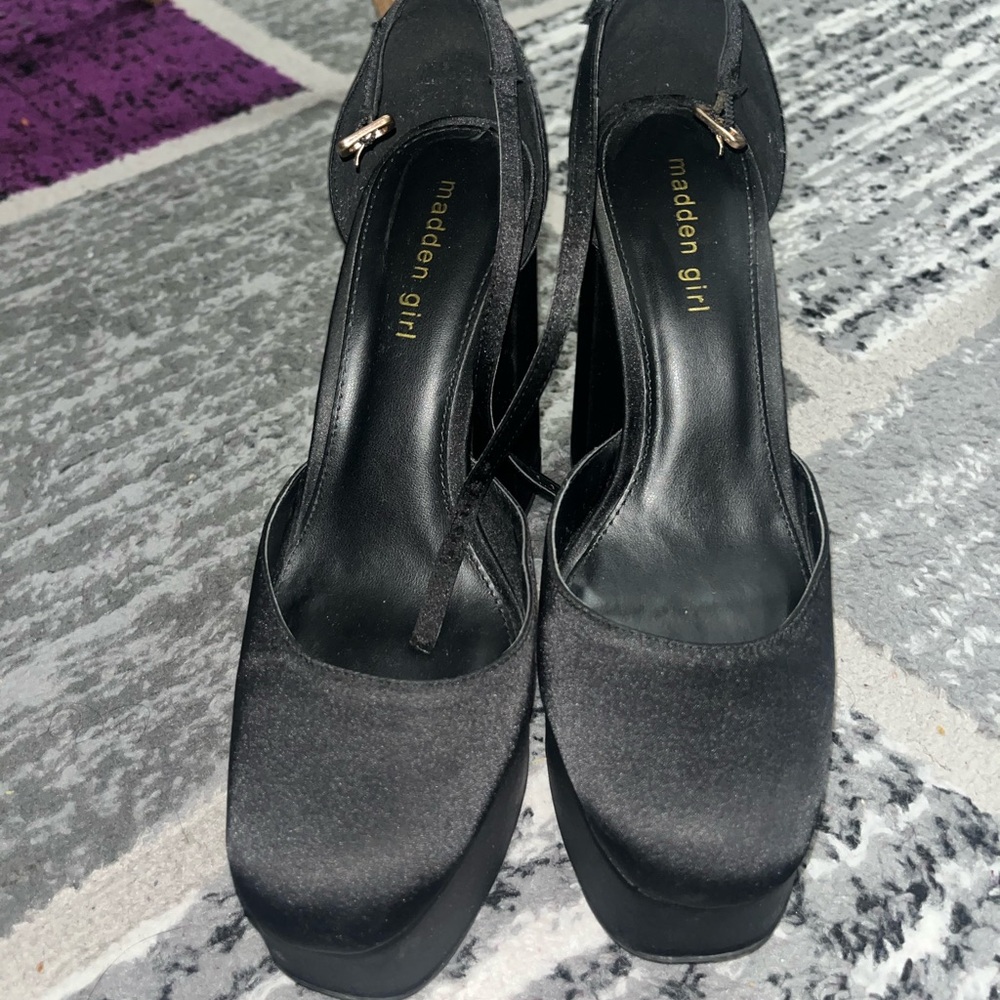 ❤️SOLD❤️Madden Girl Dion Platform Heels size 9
